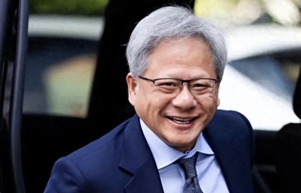 股票配资专业 美商务部称特朗普将更改AI芯片出口限制规则，黄仁勋苏姿丰发声